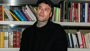 “C'era durante il pestaggio a Iovino”. Fedez nei guai per la spedizione violenta