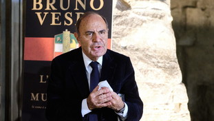 Vespa uomo di garanzia e quella tentazione M5S di mettergli il bavaglio