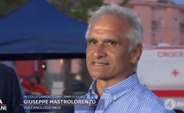 Bisogna essere pronti al peggio: Campi Flegrei, il vulcanologo lancia l'allarme