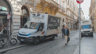 Poche aree, troppi mezzi. “Carico e scarico” merci manda in tilt Roma