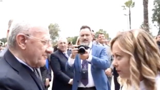 Dopo quella st***za della Meloni altro missile a De Luca: passeggiata elettorale?