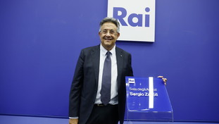 Tutte le novità dei palinsesti Rai. Il nome forte è De Martino, che opziona Sanremo 2027