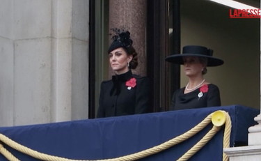 Alla cerimonia per i caduti in guerra la prima uscita di Kate dopo il cancro - GUARDA