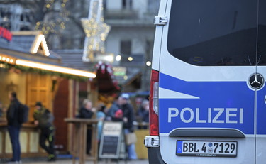 Anche un italo-tedesco tra i feriti. La Farnesina attiva l'ambasciata