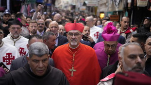 Betlemme festeggia il Natale in maniera cupa: la guerra frena le celebrazioni | GUARDA
