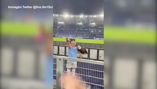 La Lazio silura il falconiere dopo le foto hot. Addio anche all'aquila Olympia