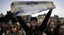 A Gaza la tregua tiene. Hamas: Sabato libere quattro donne ostaggio