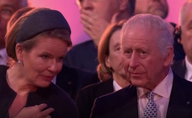 Auschwitz, il gesto di Re Carlo fa esultare i tabloid: 
