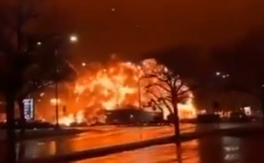 Aeroambulanza si schianta a Philadelphia: a bordo c'erano 6 persone | GUARDA