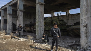 15 vittime e decine di feriti: autobomba esplode nella città di Manbij