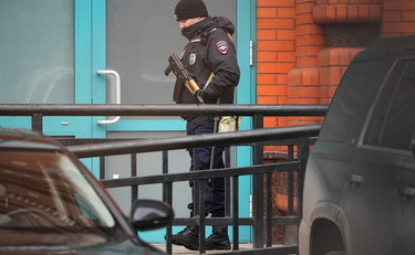 Ordigno in un complesso residenziale: morto il fondatore del battaglione ArBat