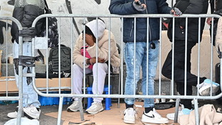 Affari sulle spalle dei migranti, il sistema finisce all'Antimafia: esposto di Meloni