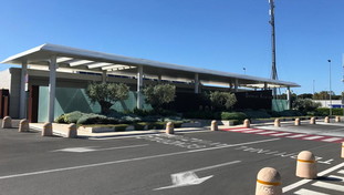 Incendio paralizza il traffico aereo di Ciampino: stop a tutti i voli