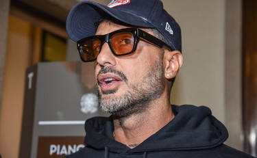 Violenza? La solita retorica woke: Corona replica ad Achille Lauro. Poi attacca Ferilli