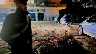 Spara ai ladri e ne uccide uno, indagato. Hanno provato a investirlo due volte