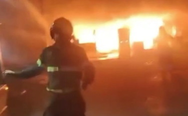 Maxi-incendio all'Inalca: stabilimento distrutto e 400 dipendenti a rischio