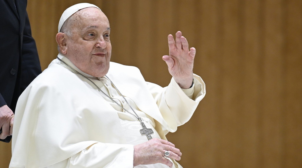 Infezione delle vie respiratorie, riposo assoluto. Papa Francesco, domani niente Angelus