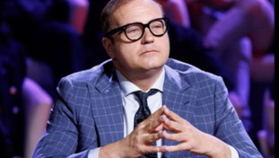 Caro Macron non era meglio un bel tressette?