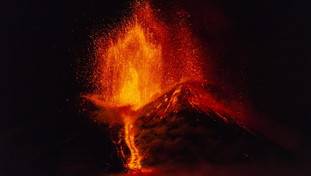 Etna, escursionisti improvvisati all'assalto. Gli esperti: Serve l'equipaggiamento