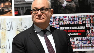 Le nuove case popolari? Agli occupanti abusivi. Gualtieri allo scoperto