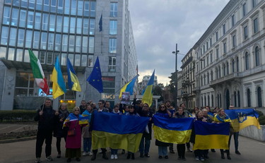 Protesta sotto il consolato Usa a Milano: in pochissimi per dare contro a Trump