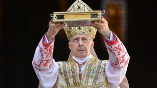 Bagnasco strapazza chi chiede le dimissioni del Papa: “È fuori luogo, siamo compatti”