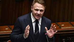 Lollobrigida e il “caso acqua”: in un video sbugiarda le critiche strumentali