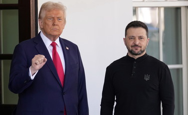 Pronti a lavorare per la pace. Zelensky tende la mano e s'attacca al Trump