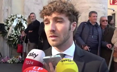 Il figlio di Eleonora Giorgi si commuove ai funerali: 