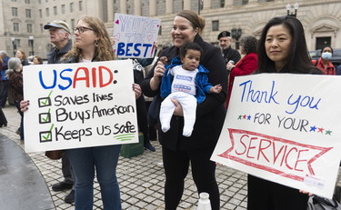 La Corte Suprema blocca i piani di Trump su Usaid: la decisione sui fondi