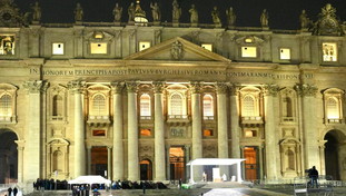 Vi accompagno da qui.... La voce sofferente del Papa riecheggia a San Pietro | Audio