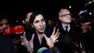 Schlein spiazzata: Elly resta isolata nel Pse per il no alle armi. Il Pd esplode