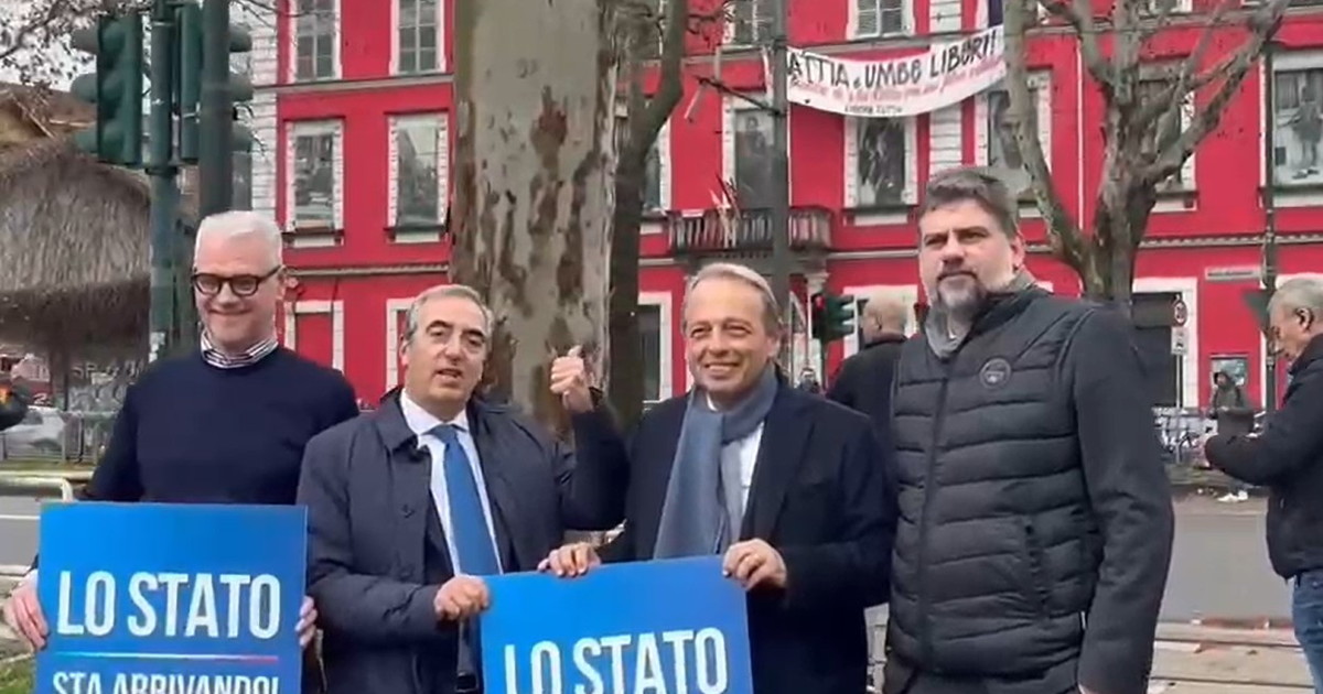 Askatasuna, il blitz di Forza Italia davanti il centro sociale abusivo: "Lo Stato sta arrivando" – Il Tempo