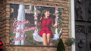 Uomo ruba la foto dall'altare dove è sepolta Giulia Cecchettin: beccato