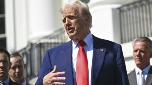 Trump sospende i dazi a chi non vara contromisure. Pugno duro con la Cina