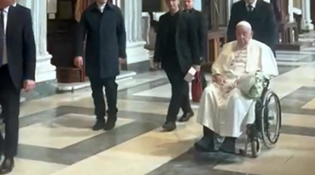 Il Papa a sorpresa a Santa Maria Maggiore: la preghiera dal significato profondo