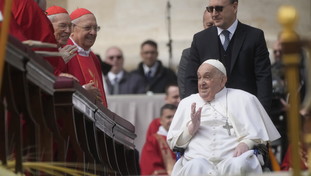 Il Papa migliora ancora. Settimana Santa, scelti i porporati che presiederanno le celebrazioni