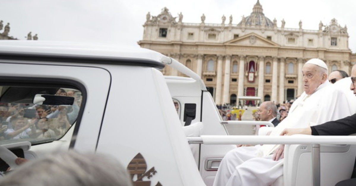 Jorge Mario Bergoglio, il gesuita vestito di bianco venuto dalla fine del mondo e che non tornò mai in patria