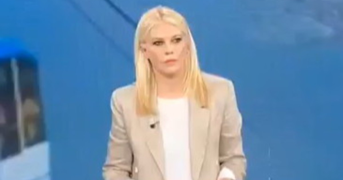 Una delle più tristi: è Eleonora Daniele a dare la notizia del Papa su Rai 1. Poi il silenzio