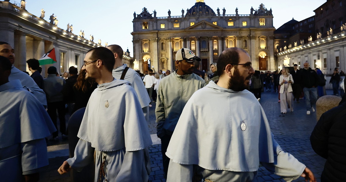 Papa Francesco, 5 giorni di lutto. Meloni cancella gli impegni all'estero