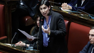 Lezione di cristianesimo woke della Schlein alla Camera: ci mancava sta Papessa