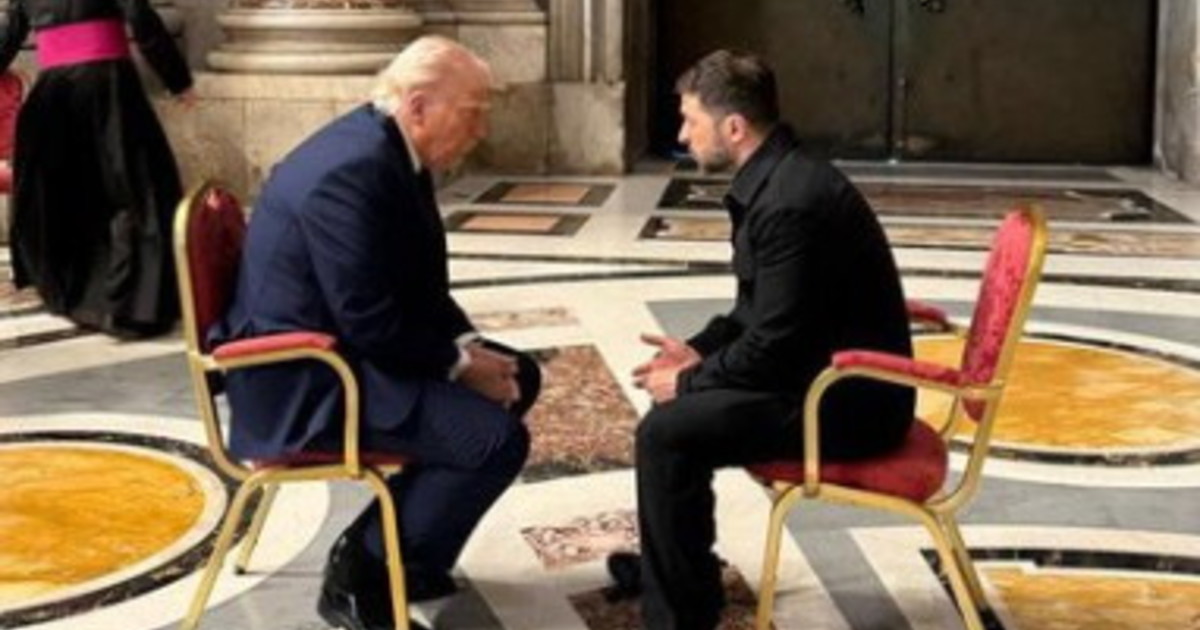Trump-Zelensky, la foto dell'incontro costruttivo in Vaticano che resterà nella storia