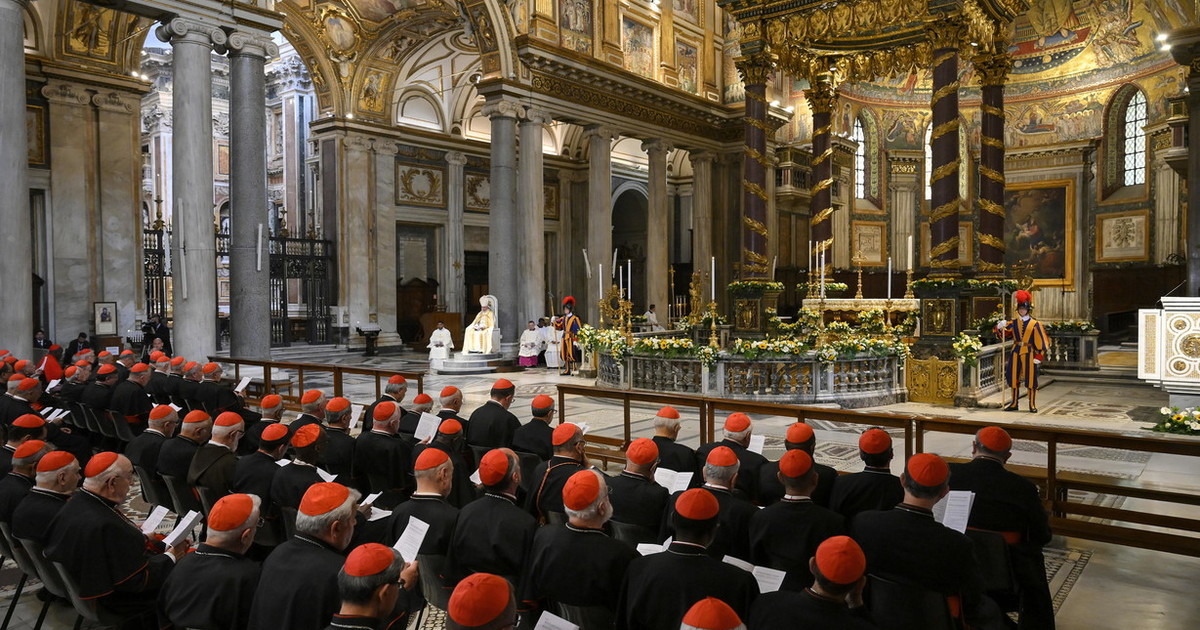I cardinali tornano a riunirsi. Conclave, attesa per la data d'inizio