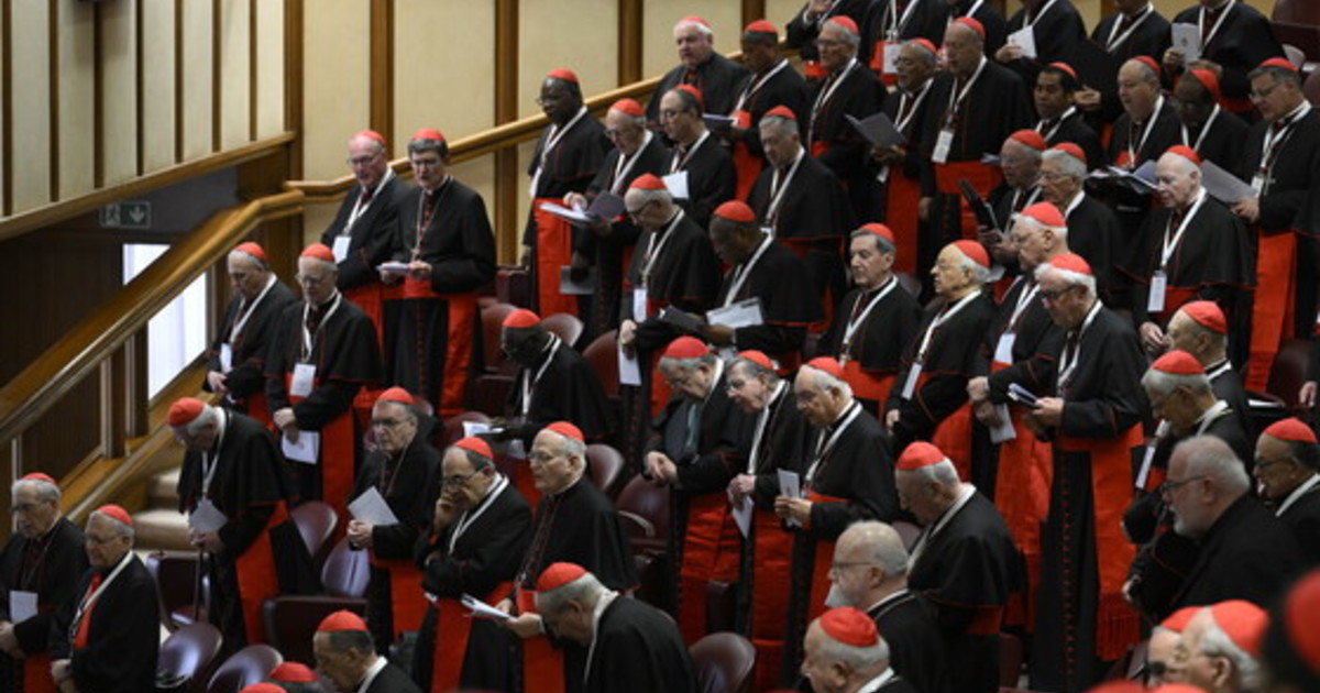 Conclave al via il 7 maggio: il passo indietro di Becciu