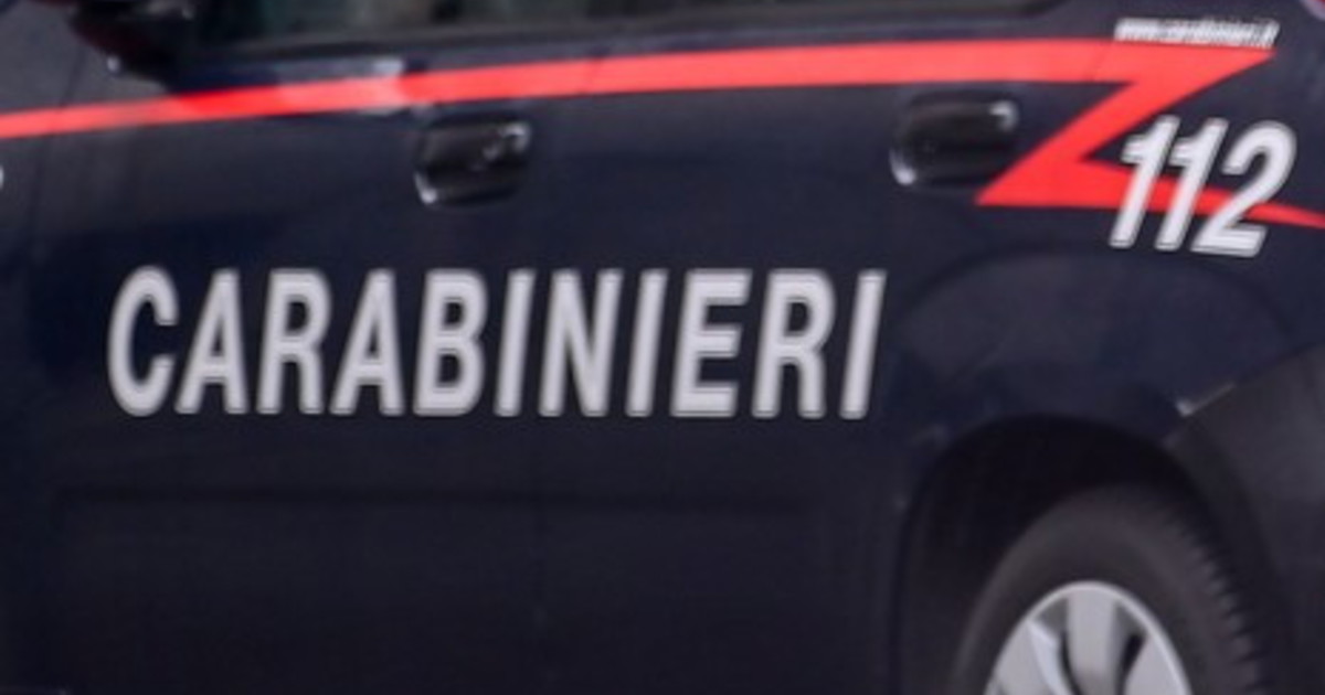 Morta una bambina lanciata da un balcone, fermata la madre