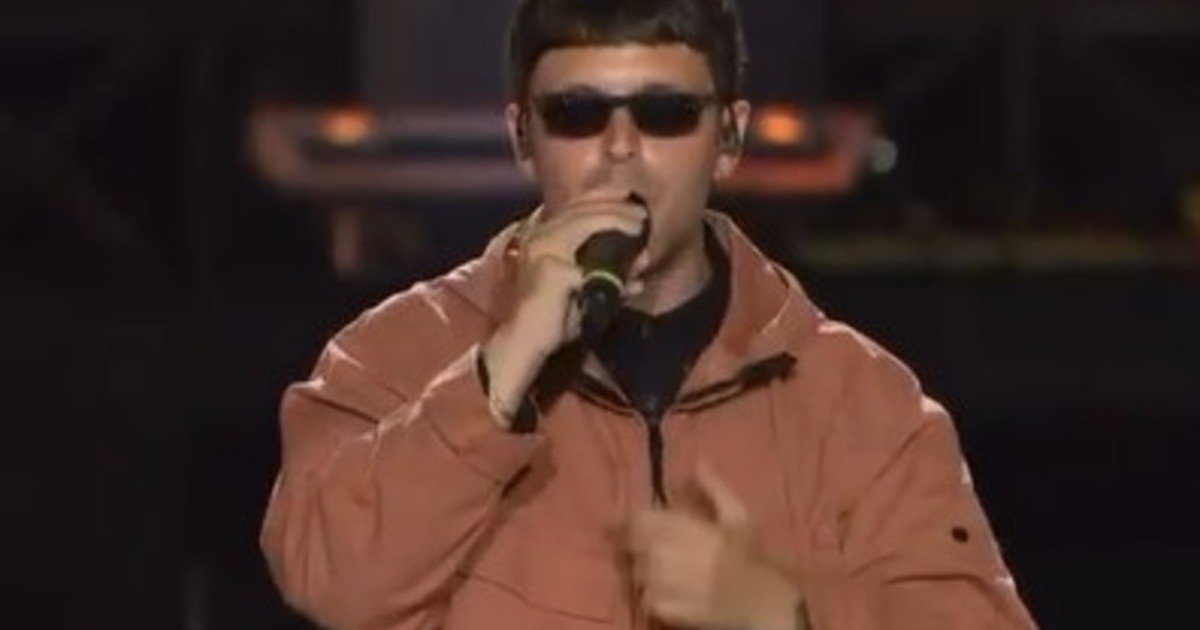 Concertone, sale Gazzelle e si ferma tutto: C'è un problema. Cosa è successo