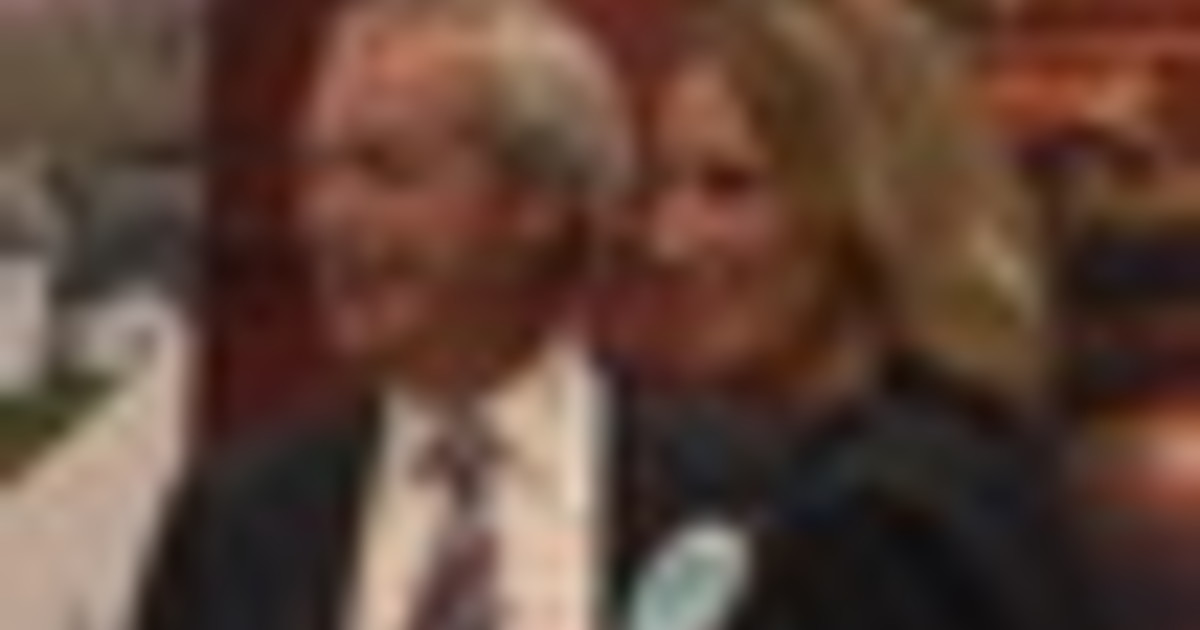 L'estrema destra di Farage strappa un seggio al Labour in Gran Bretagna