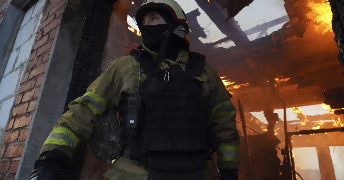 Ucraina, droni russi su Kharkiv. Usa: “Nessun ritiro dai colloqui di pace”