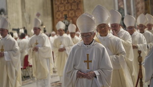 Pazza idea: un Papa scelto fuori dal Conclave. In Vaticano è l'ora del “pope maker”