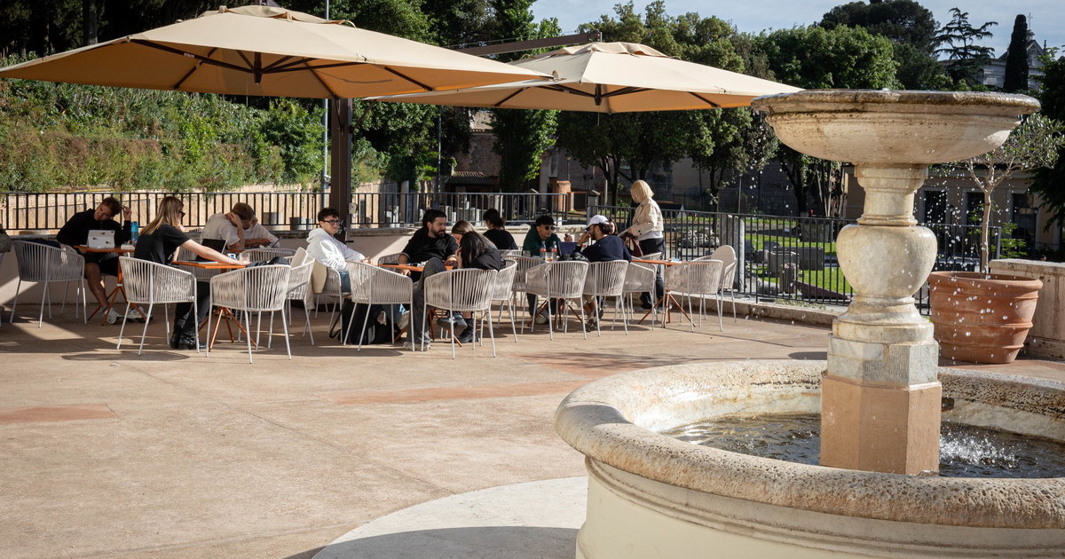 Il bistrot vista Colosseo costretto a cacciare i clienti. Colpa della burocrazia